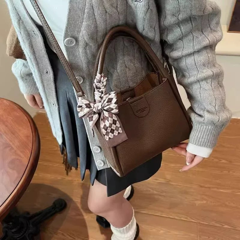 Nova Bolsa Feminina de Luxo Leve e de Alta Qualidade 2026, Bolsa Transversal Texturizada de Nicho, Bolsa de Mão Versátil Ultra Macia e Moderna, Bolsa Saco.