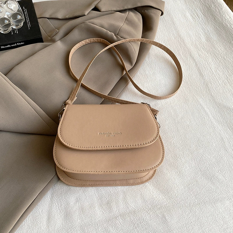Bolsa de ombro versátil nova de outono e inverno em cores doces, bolsa de sela moderna, fresca e de alto padrão, bolsa transversal para mulheres