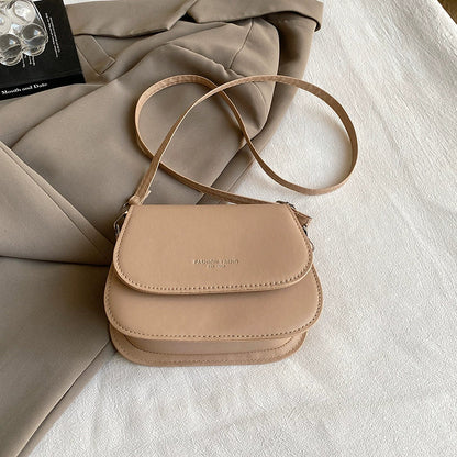 Bolsa de ombro versátil nova de outono e inverno em cores doces, bolsa de sela moderna, fresca e de alto padrão, bolsa transversal para mulheres