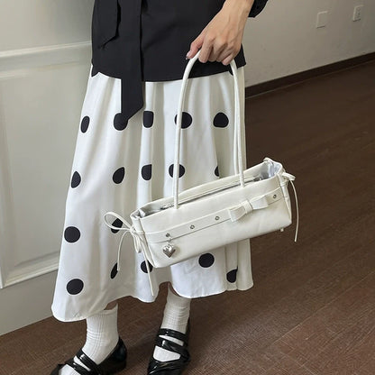 Bolsa baguete de alto estilo para mulheres, uma bolsa de ombro de couro fresca e versátil, uma bolsa moderna e versátil para mulheres jovens.