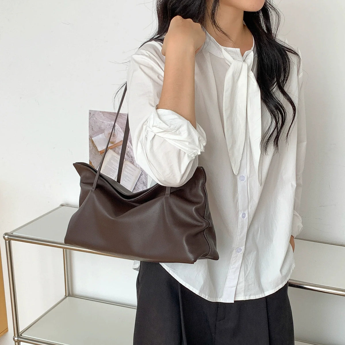 Bolsa de Ombro em Couro Genuíno - Estilo Coreano, Design Exclusivo, Ideal para o Dia a Dia, Sacola de Grande Capacidade, Novidade, Toque Sofisticado, Bolsa de Axila Versátil.