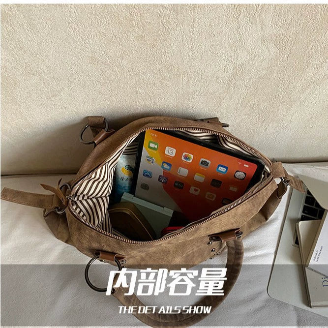 Bolsa Feminina Retrô da Moda com Rebites - Novo Estilo 2026, Bolsa de Ombro Estilosa, Bolsa Tote Minimalista de Grande Capacidade para Exportação.