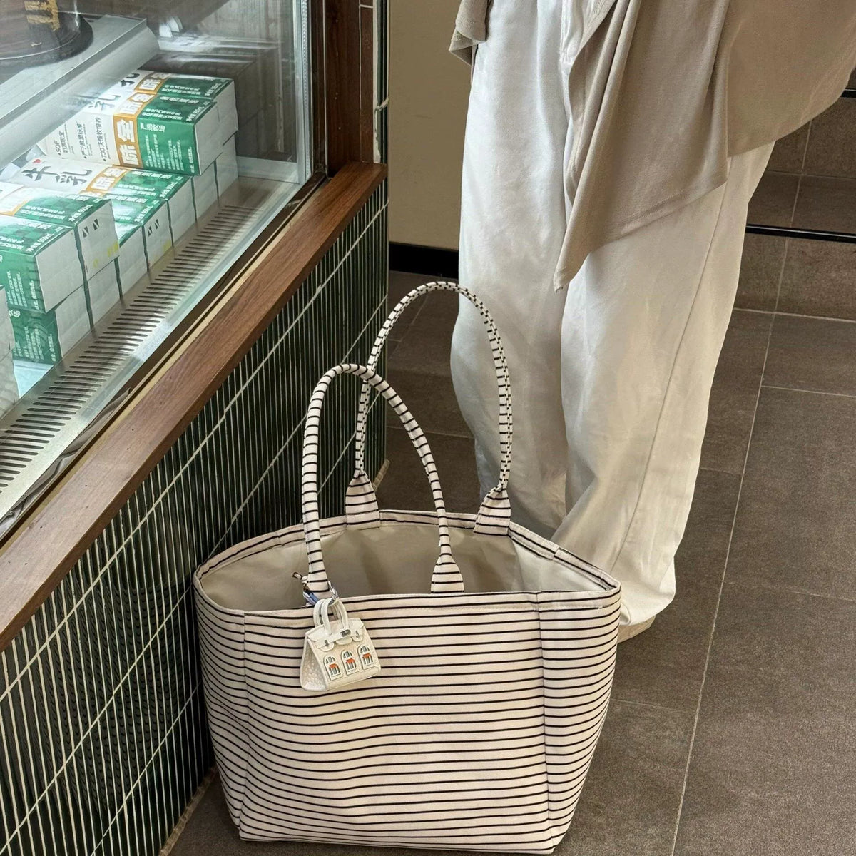 Bolsa de Lona Listrada Estilo Coreano de Alto Valor - Nova Bolsa Tote de Grande Capacidade, Bolsa de Ombro e Bolsa de Mão para Escola, Trabalho e Compras.
