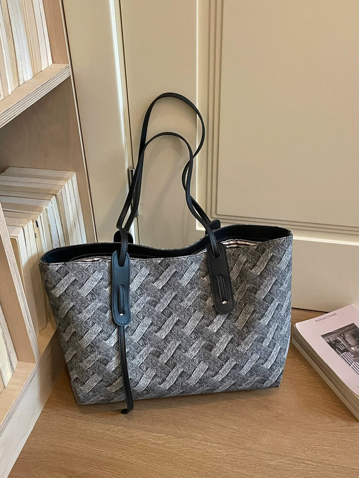 Bolsa de Ombro Casual Color Block da Moda 2026 - Bolsa Tote Estilosa e Espaçosa para o Trabalho, Escola e Uso Diário.