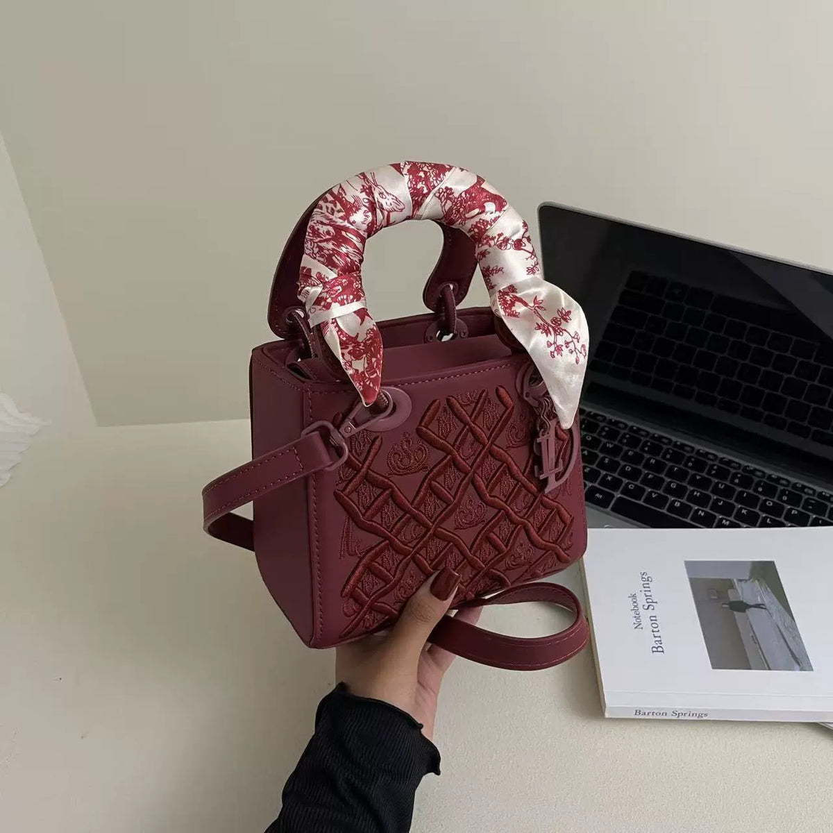 Bolsa Princesa Diana com Bordado Pesado, Nova Moda, Bolsa de Seda, Bolsa de Ombro de Alta Qualidade para Mulheres