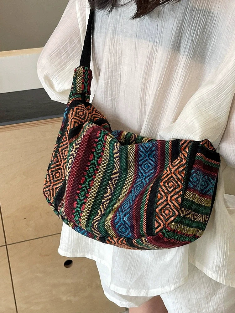 Bolsa étnica de grande capacidade, estilo novo e moderno de 2024, bolsa transversal tipo dumpling, estilo retrô versátil, bolsa de ombro feminina.