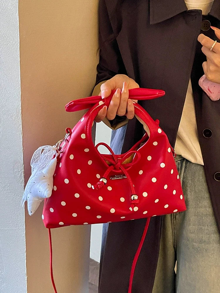 A bolsa feminina da moda deste ano com laço e bolinhas, uma novidade elegante e versátil de 2026. Uma bolsa transversal chique que também pode ser usada como bolsa de ombro ou carregada como bolsa de mão.