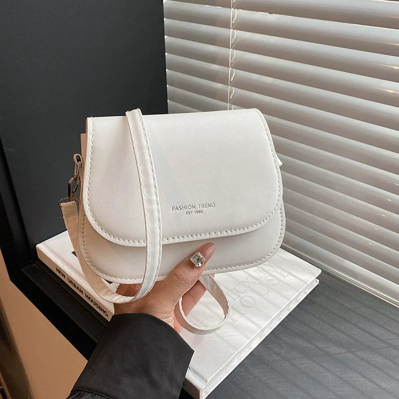 Bolsa de ombro versátil nova de outono e inverno em cores doces, bolsa de sela moderna, fresca e de alto padrão, bolsa transversal para mulheres