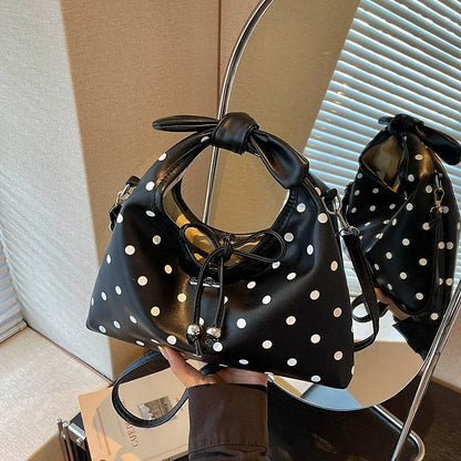 A bolsa feminina da moda deste ano com laço e bolinhas, uma novidade elegante e versátil de 2026. Uma bolsa transversal chique que também pode ser usada como bolsa de ombro ou carregada como bolsa de mão.