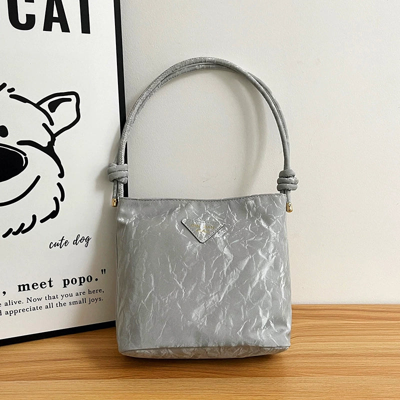 Bolsa de ombro casual feminina, versátil e charmosa. Bolsa tiracolo para o trabalho, elegante e ideal para o dia a dia. Bolsa de axila versátil para atacado.