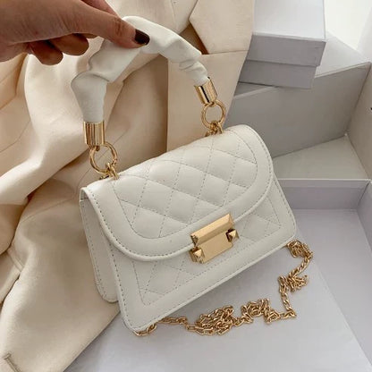 Bolsas femininas versáteis da moda 2024, bolsa transversal com corrente, estilo coreano popular, bolsa pequena quadrada, estilo influencer.