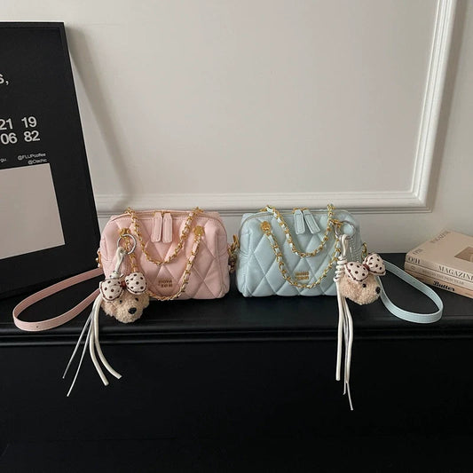 Bolsa pequena de mão feminina com design elegante em losango, nova coleção 2026. Bolsa casual tipo almofada, bolsa transversal com corrente, popular na primavera.