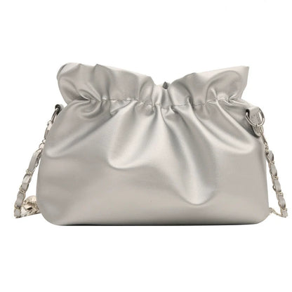 Bolsa de textura de nicho para mulheres 2024 nova bolsa de ombro versátil de verão com corrente transversal bolsa de nuvem plissada de alta qualidade.