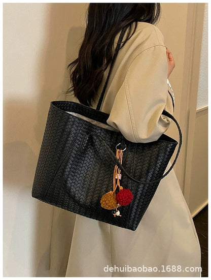 Bolsa de tecido retrô transfronteiriça para mulheres, nova moda outono antecipado 2026, bolsa de ombro de grande capacidade, bolsa tote para uso diário.