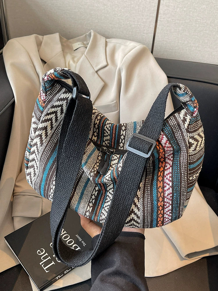 Bolsa étnica de grande capacidade, estilo novo e moderno de 2024, bolsa transversal tipo dumpling, estilo retrô versátil, bolsa de ombro feminina.