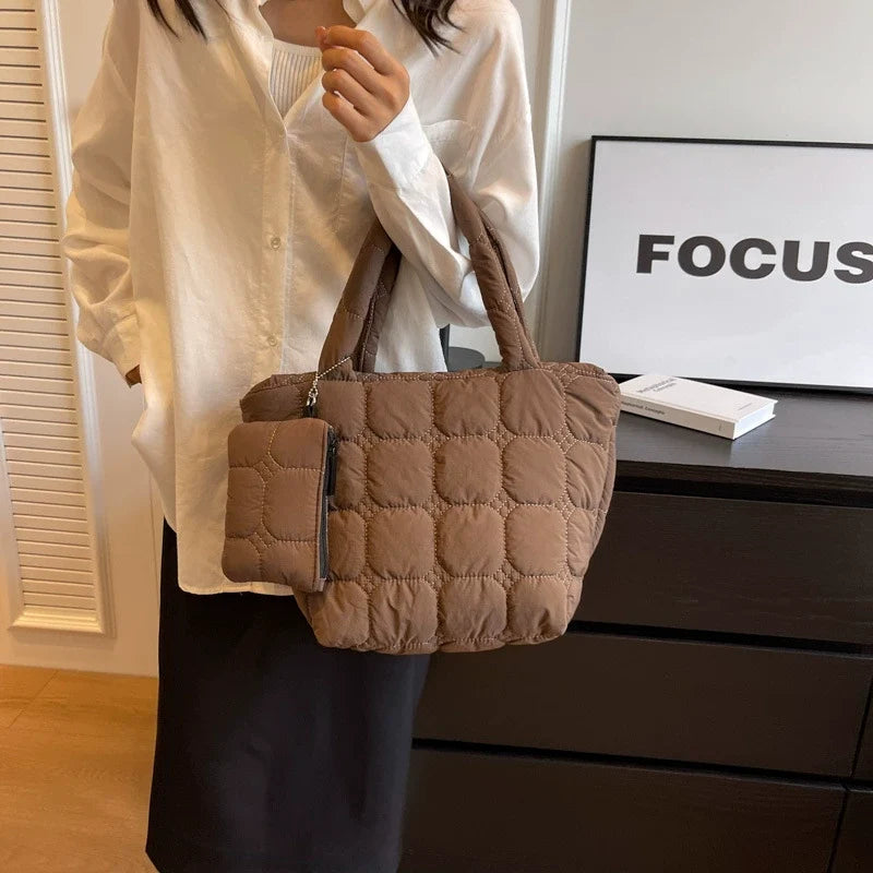 Bolsa tote casual e moderna de grande capacidade, nova bolsa de estilo coreano para mulheres, bolsa de ombro simples e elegante.