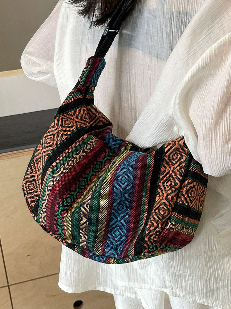 Bolsa étnica de grande capacidade, estilo novo e moderno de 2024, bolsa transversal tipo dumpling, estilo retrô versátil, bolsa de ombro feminina.
