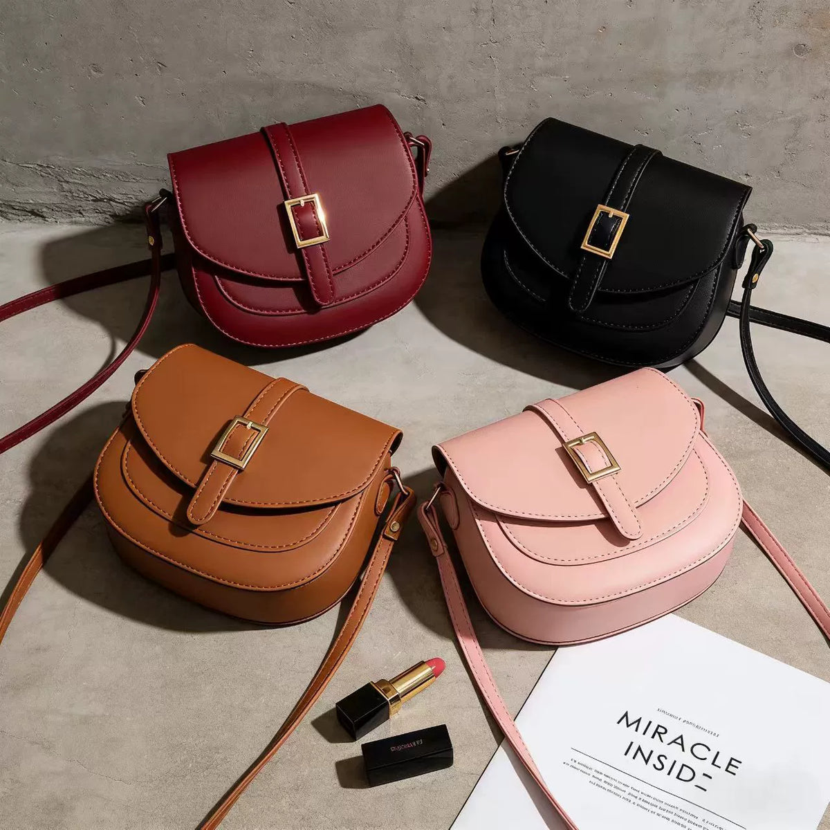 Bolsa Transversal Minimalista com Fivela de Metal e Alça Ajustável - Bolsa Saddle Commuter 2026 Versátil e Estilosa para Mulheres