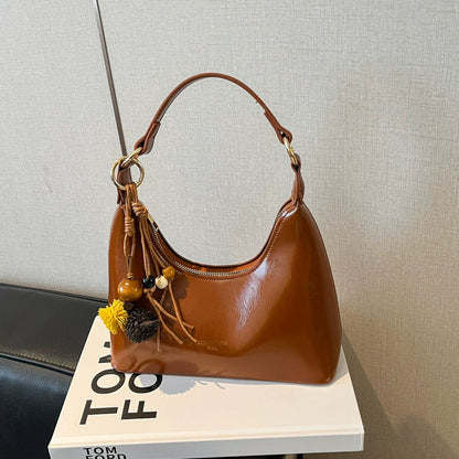 Bolsa de couro texturizado a óleo para atacado internacional, feminina, nova coleção 2026, moda, mais fácil de combinar, bolsa tiracolo, de ombro, pequena, para usar embaixo do braço.