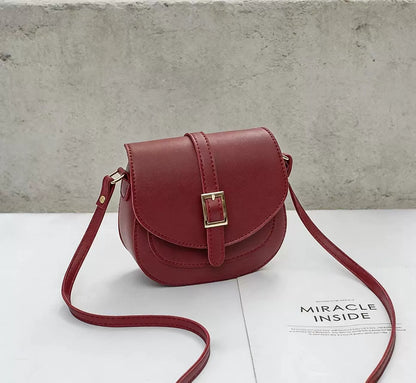 Bolsa Transversal Minimalista com Fivela de Metal e Alça Ajustável - Bolsa Saddle Commuter 2026 Versátil e Estilosa para Mulheres
