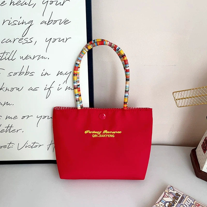 Bolsa Fofa e Elegante - Bolsa Tote Feminina, Fashion, Portátil e Versátil - Perfeita para Retocos de Maquiagem, Prática para Passeios, Design Exclusivo, Disponível para Atacado.
