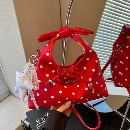 A bolsa feminina da moda deste ano com laço e bolinhas, uma novidade elegante e versátil de 2026. Uma bolsa transversal chique que também pode ser usada como bolsa de ombro ou carregada como bolsa de mão.
