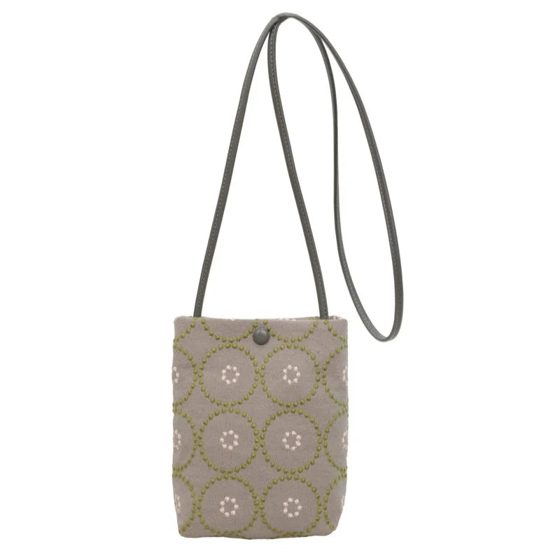 Bolsa bordada de estilo étnico transfronteiriço para mulheres 2026. Nova coleção. Retrô. Mais fácil de combinar. Bolsa para celular. Estilo nicho. Bolsa de ombro transversal casual.