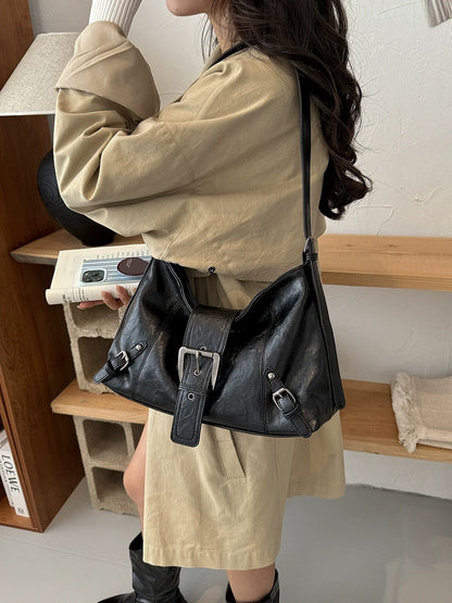 Nova Bolsa Feminina Franzida - Bolsa Minimalista de Couro Macio para Outono, Estilo Baguete - Bolsa Tote Pequena, Doce e Descolada para Motociclistas, de Ombro Único.