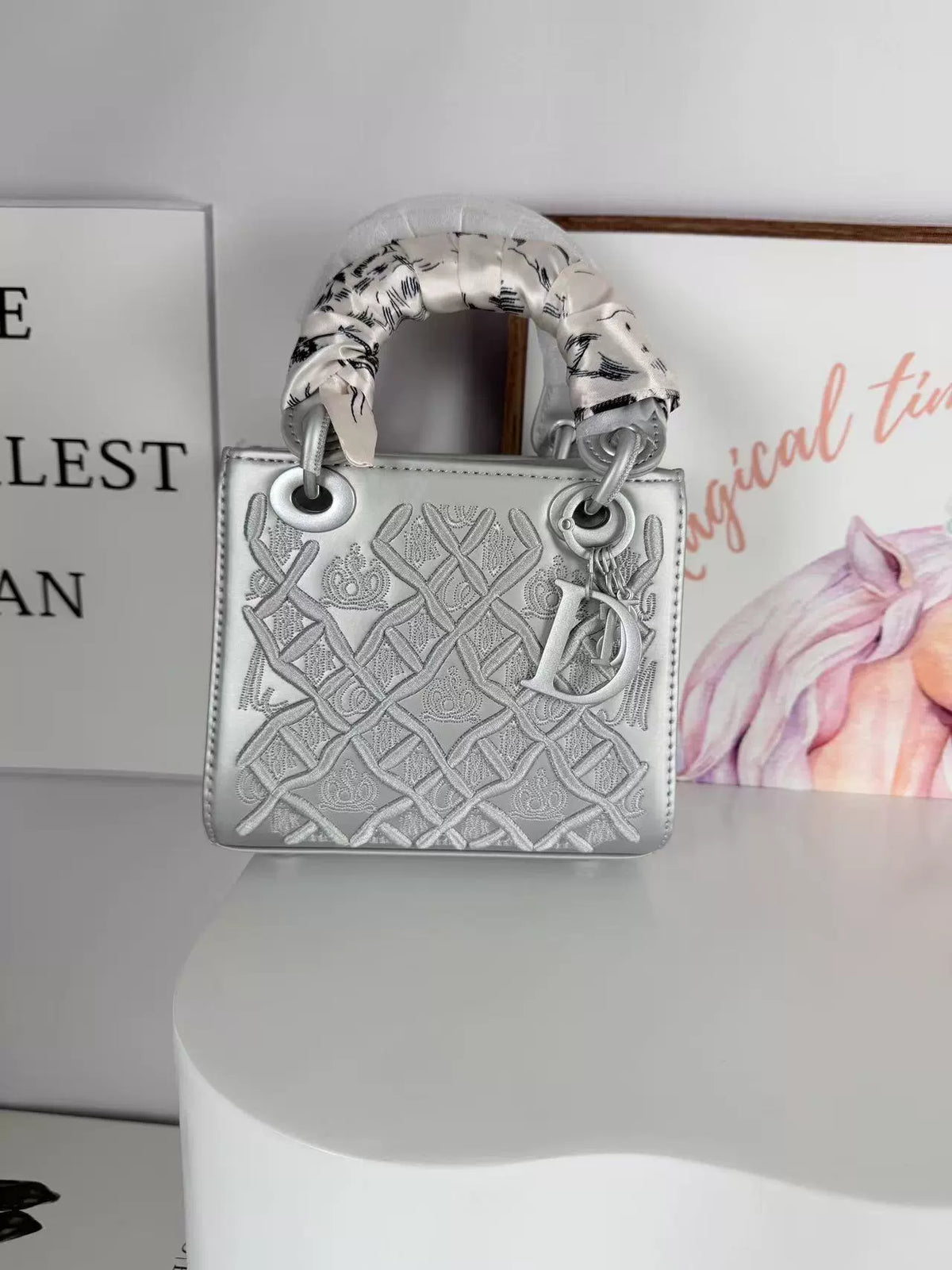 Bolsa Princesa Diana com Bordado Pesado, Nova Moda, Bolsa de Seda, Bolsa de Ombro de Alta Qualidade para Mulheres