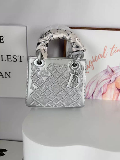 Bolsa Princesa Diana com Bordado Pesado, Nova Moda, Bolsa de Seda, Bolsa de Ombro de Alta Qualidade para Mulheres