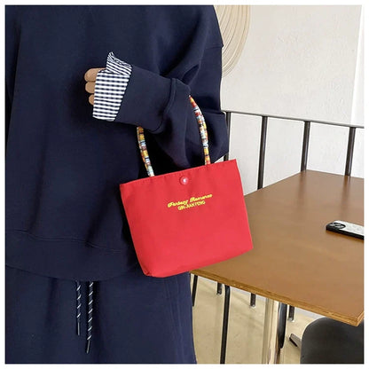 Bolsa Fofa e Elegante - Bolsa Tote Feminina, Fashion, Portátil e Versátil - Perfeita para Retocos de Maquiagem, Prática para Passeios, Design Exclusivo, Disponível para Atacado.