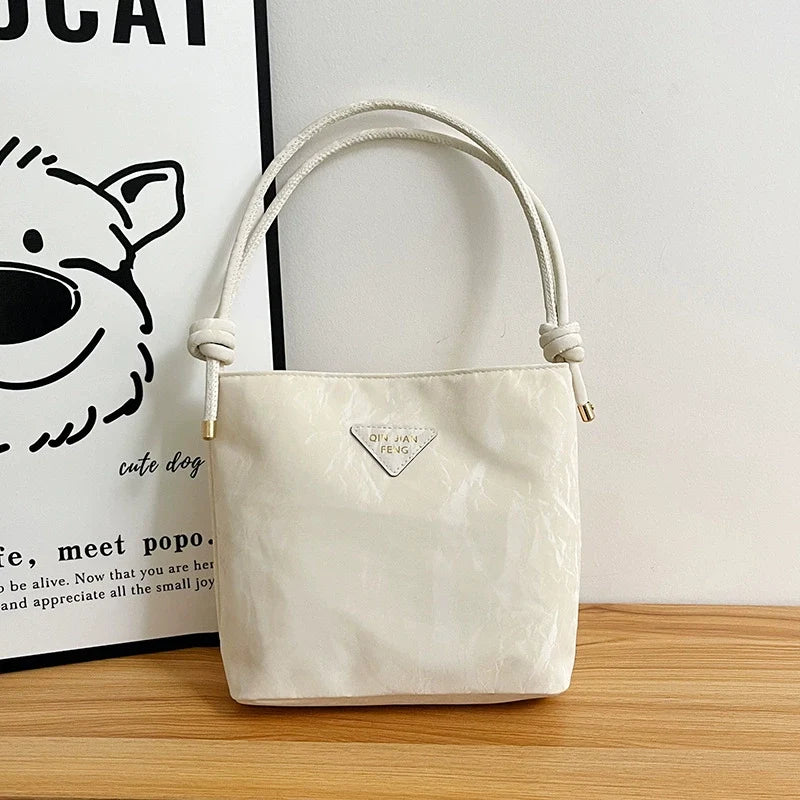 Bolsa de ombro casual feminina, versátil e charmosa. Bolsa tiracolo para o trabalho, elegante e ideal para o dia a dia. Bolsa de axila versátil para atacado.