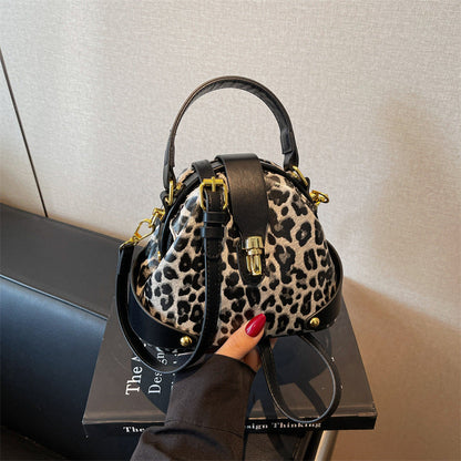 Bolsas femininas de luxo transfronteiriças 2026: Nova tendência, bolsa de mão e transversal versátil e moderna com textura simples e alça de ombro.