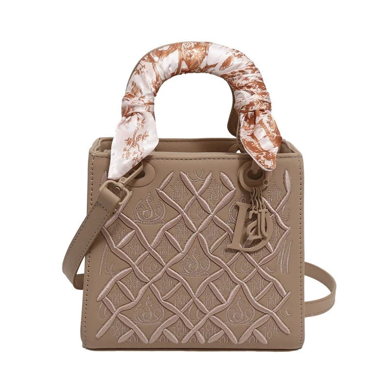 Bolsa Princesa Diana com Bordado Pesado, Nova Moda, Bolsa de Seda, Bolsa de Ombro de Alta Qualidade para Mulheres