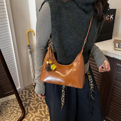 Bolsa de couro texturizado a óleo para atacado internacional, feminina, nova coleção 2026, moda, mais fácil de combinar, bolsa tiracolo, de ombro, pequena, para usar embaixo do braço.