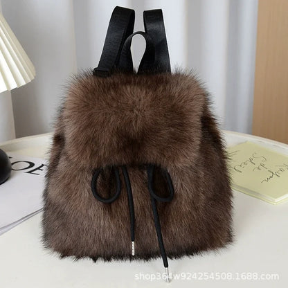 Mochila 2025 Nova Imitação de Pele de Raposa Feminina Estudante Universitária Casual com Cordão, Fecho Magnético e Grande Capacidade para Mulheres