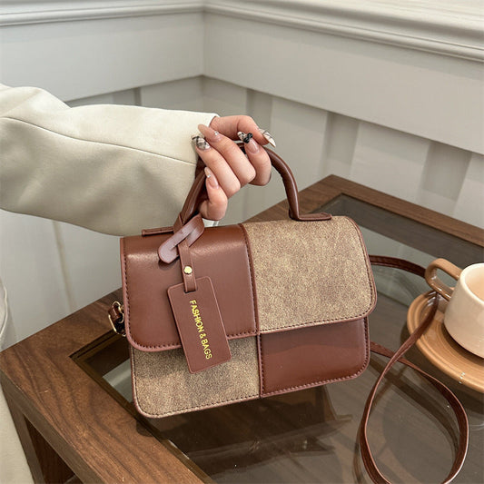 Bolsa pequena de design de nicho para mulheres 2024 inverno nova moda bolsa quadrada pequena de alto valor bolsa de ombro.