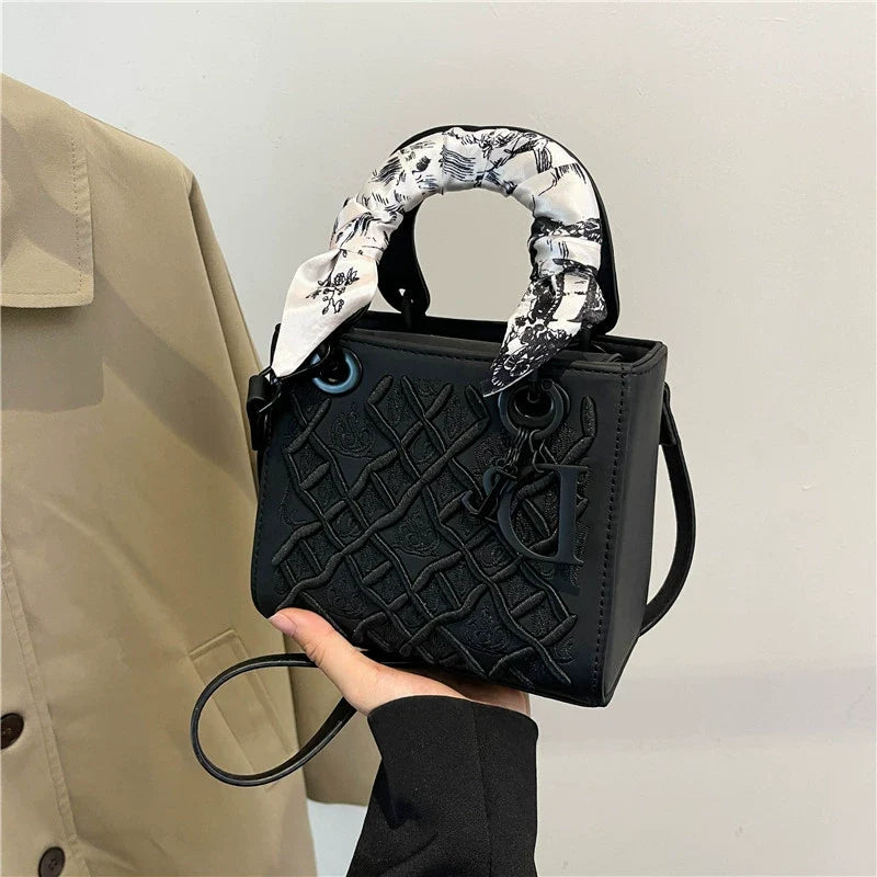 Bolsa Princesa Diana com Bordado Pesado, Nova Moda, Bolsa de Seda, Bolsa de Ombro de Alta Qualidade para Mulheres