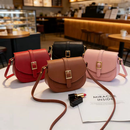 Bolsa Transversal Minimalista com Fivela de Metal e Alça Ajustável - Bolsa Saddle Commuter 2026 Versátil e Estilosa para Mulheres