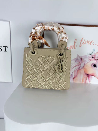 Bolsa Princesa Diana com Bordado Pesado, Nova Moda, Bolsa de Seda, Bolsa de Ombro de Alta Qualidade para Mulheres