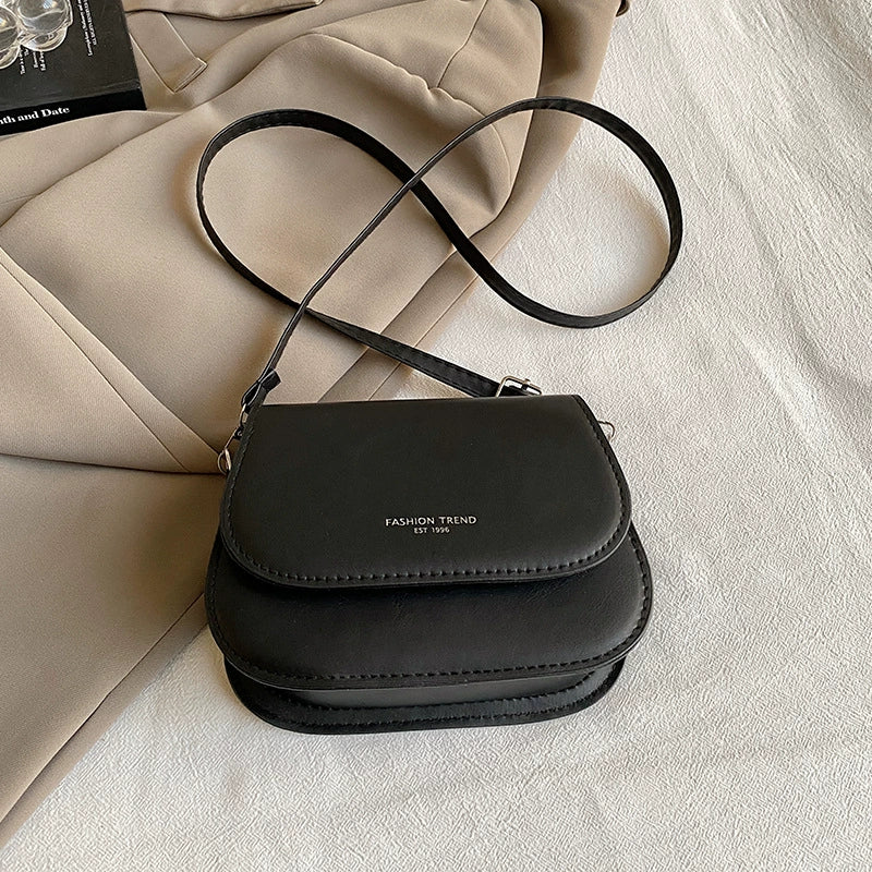 Bolsa de ombro versátil nova de outono e inverno em cores doces, bolsa de sela moderna, fresca e de alto padrão, bolsa transversal para mulheres