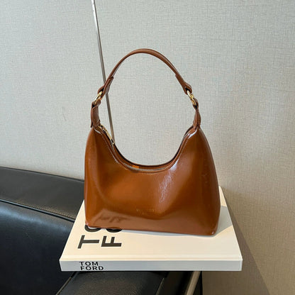 Bolsa de couro texturizado a óleo para atacado internacional, feminina, nova coleção 2026, moda, mais fácil de combinar, bolsa tiracolo, de ombro, pequena, para usar embaixo do braço.