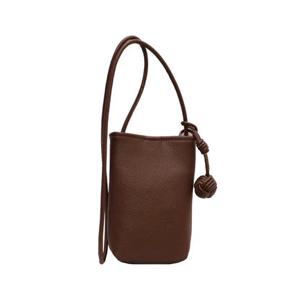 Versátil literário e artístico pequeno pingente de bola pequena fresca super popular bolsa crossbody para celular couro macio fofo mini bolsa pequena para mulheres