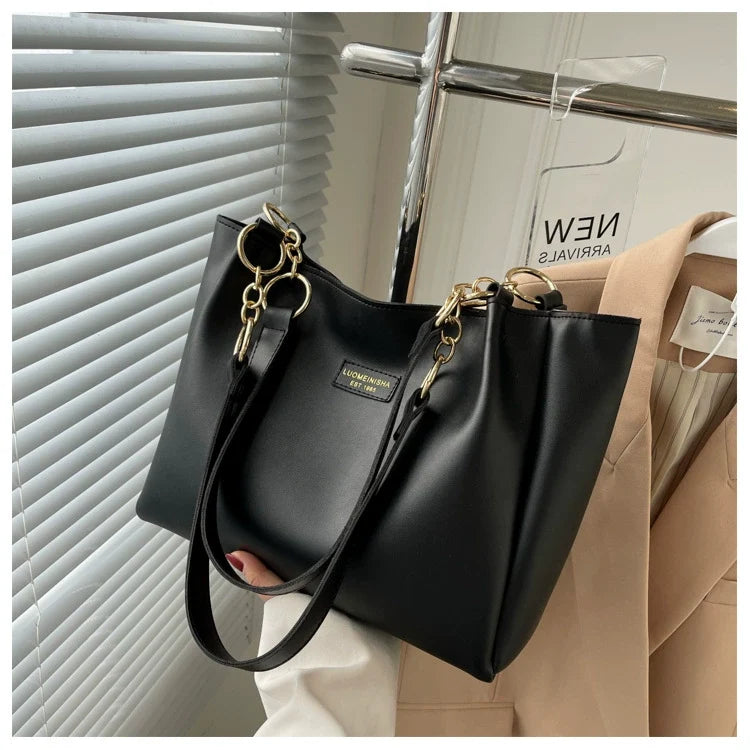 Bolsas femininas de grande capacidade populares deste ano, nova moda 2025, luxo leve, alta qualidade, acessível, bolsa tote de ombro único para o dia a dia.