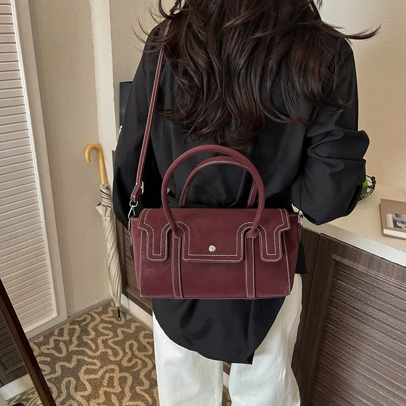 Bolsas de nicho de alto padrão para mulheres, nova coleção primavera/verão 2026, bolsa vintage versátil de ombro e transversal, bolsa feminina popular.