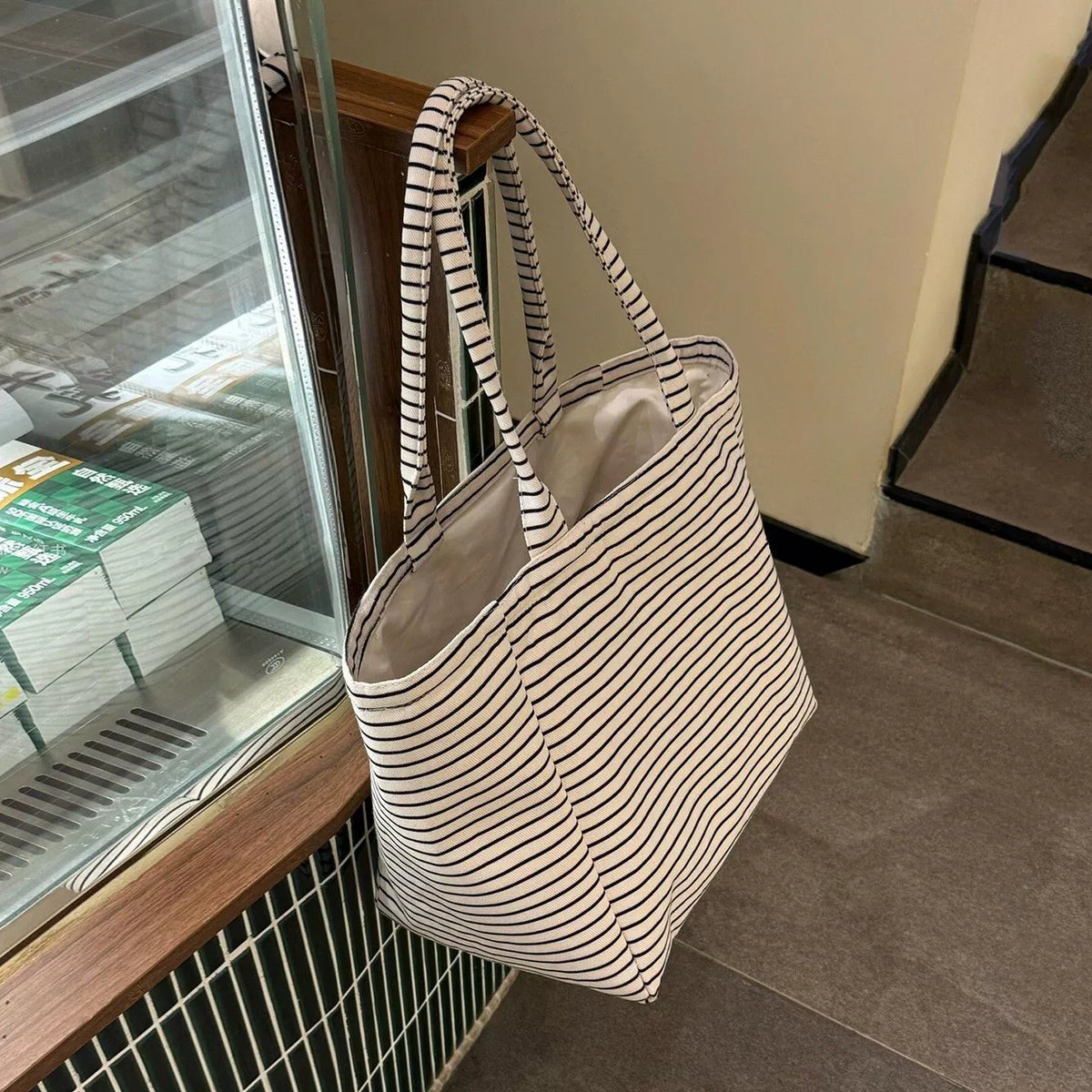 Bolsa de Lona Listrada Estilo Coreano de Alto Valor - Nova Bolsa Tote de Grande Capacidade, Bolsa de Ombro e Bolsa de Mão para Escola, Trabalho e Compras.